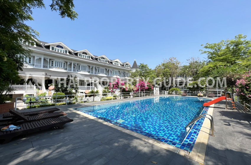 House with Shared Pool in Sukhumvit 